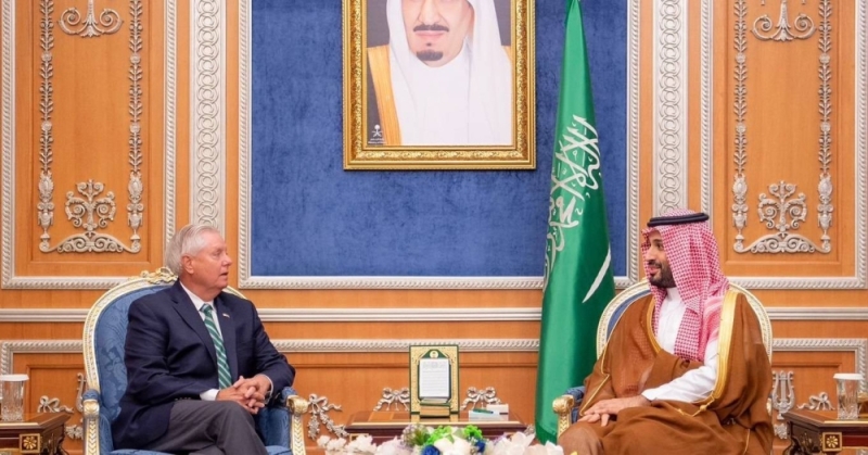 شاهد .. ولي العهد يجتمع مع السيناتور الأمريكي ليندسي غراهام في الرياض
