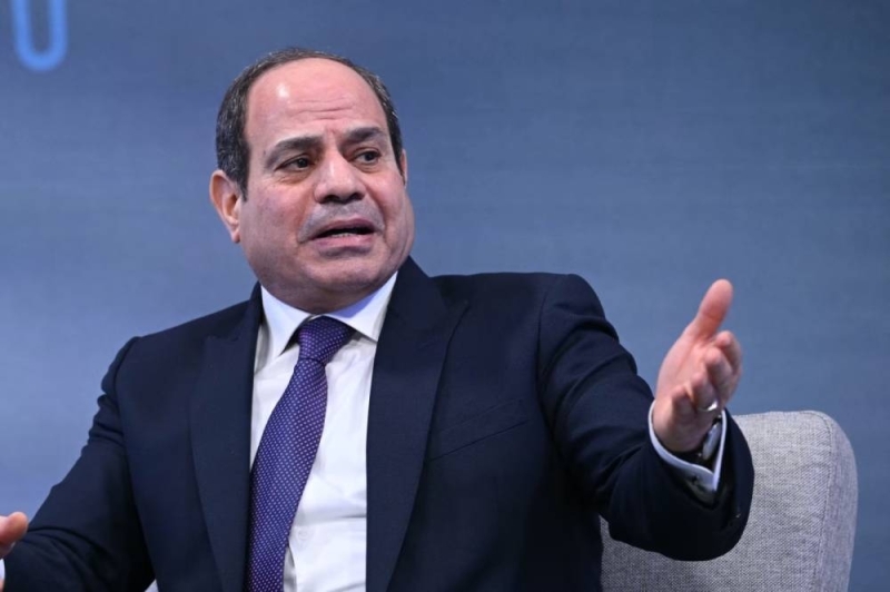 بالأسماء.. الرئيس المصري يعزل مسؤولين كبيرين من وظيفتهما