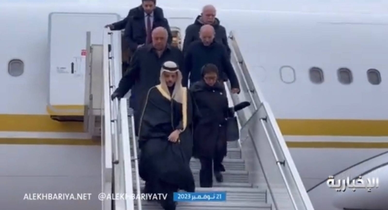 يتقدمهم وزير الخارجية السعودي.. شاهد: لحظة وصول وزراء خارجية  8 دول عربية وإسلامية إلى روسيا لبحث وقف الحرب في غزة