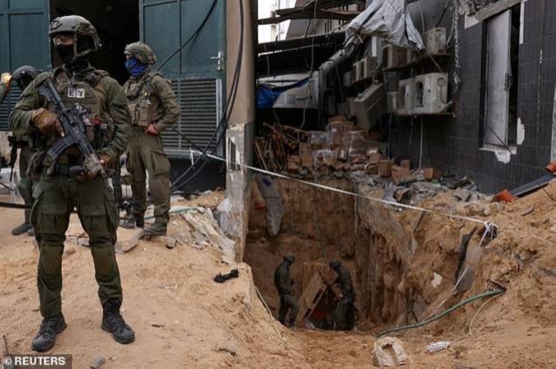 شاهد.. الجيش الإسرائيلي يكشف عن شبكة أنفاق جديدة  لحماس  أسفل مستشفى الشفاء في غزة