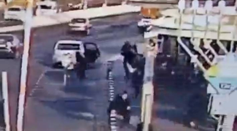 شاهد: إطلاق النار ومقتل حاخام إسرائيلي وامرأتين وإصابة 7 آخرين في القدس …وحماس تعلن مسؤوليتها عن الهجوم