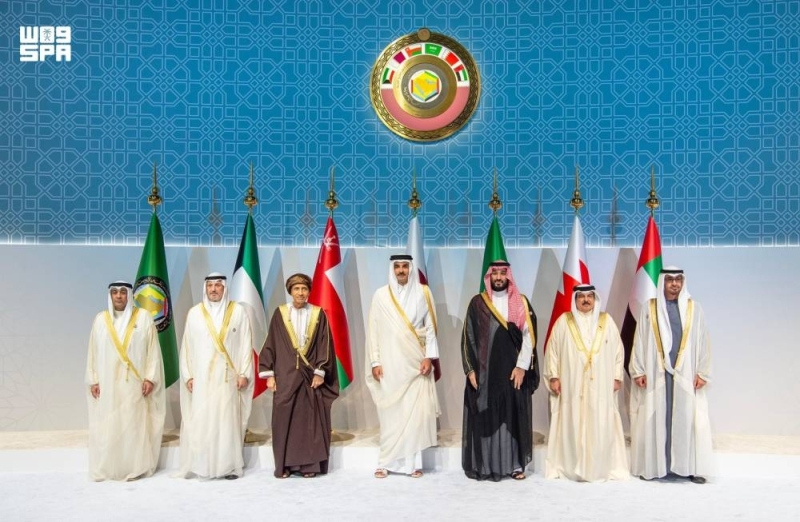 شاهد: قادة دول مجلس التعاون يلتقطون الصورة الجماعية‬⁩ قبل بدء أعمال ⁧القمة الخليجية في الدوحة