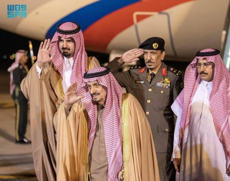 ‏بالصور: الرئيس الروسي يصل إلى ⁧‫الرياض‬⁩ وفي مقدمة مستقبليه أمير المنطقة