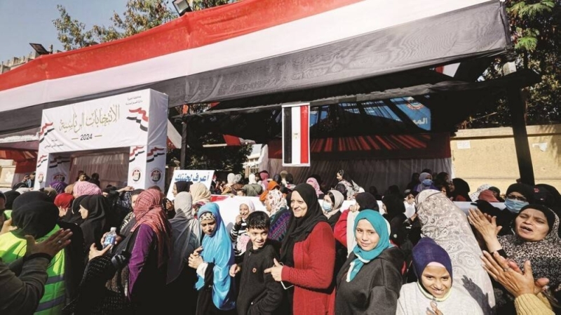مصري يطلق زوجته وسط لجنة الانتخابات الرئاسية