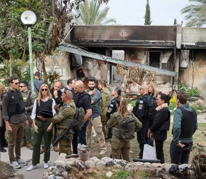 شاهد .. إيفانكا ترامب تزور موقع هجوم حماس المباغت على إسرائيل .. وتعلق: سمعت قصصًا تفطر القلب!