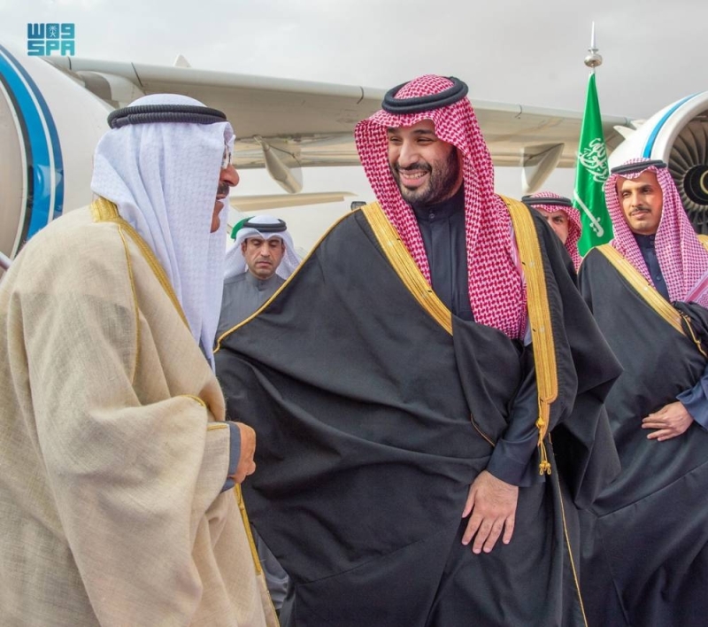 بالفيديو : أمير الكويت يصل إلى الرياض في أول زيارة رسمية وولي العهد في مقدمة مستقبليه
