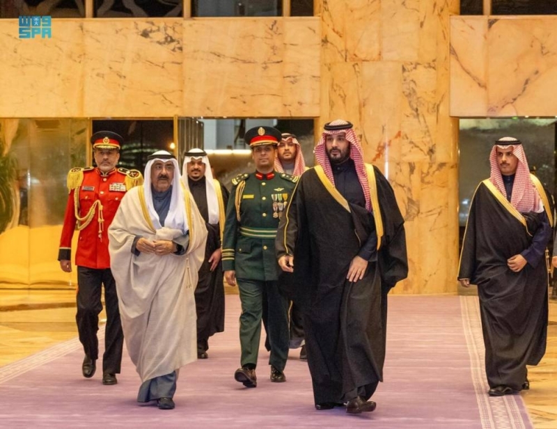 بالصور: أمير الكويت يغادر الرياض وولي العهد في مقدمة مودعيه