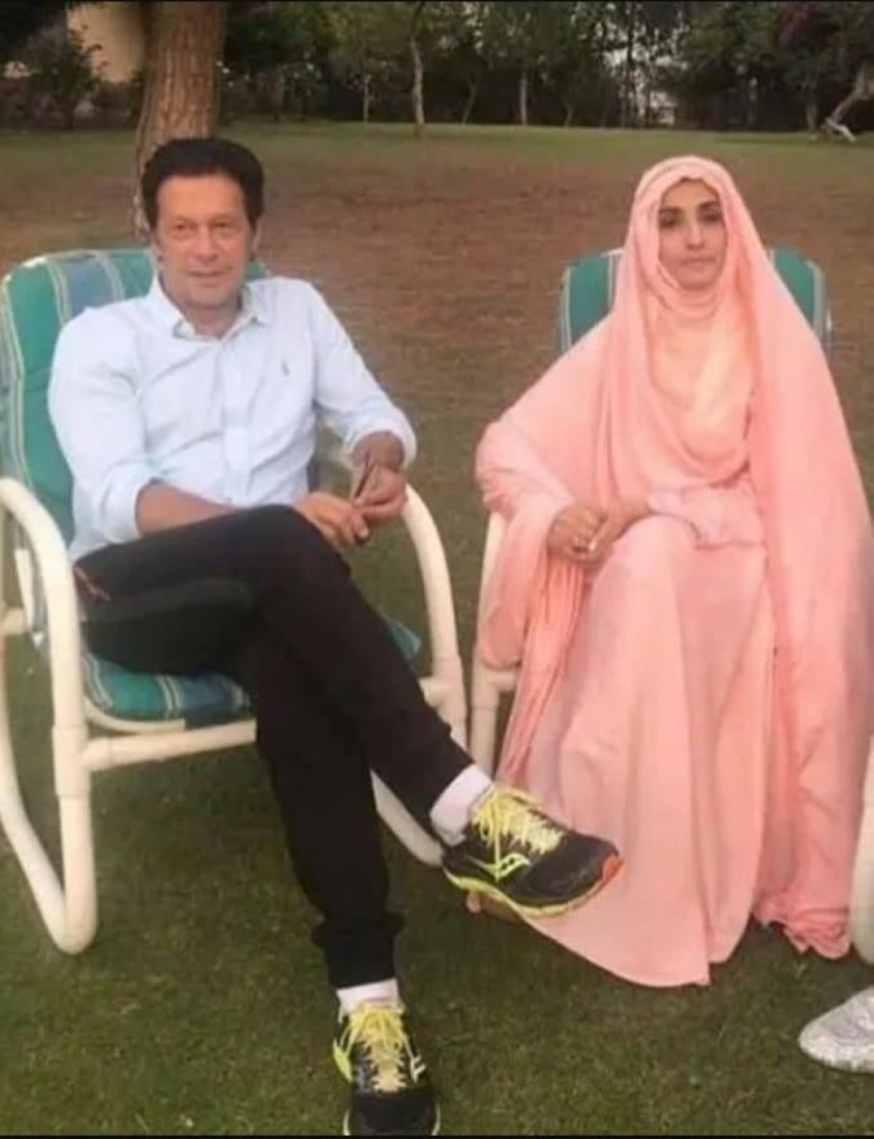 «إحداهن اتهمت بالزواج الغير شرعي ».. تعرف على  زوجات رئيس وزراء باكستان السابق "عمران خان"