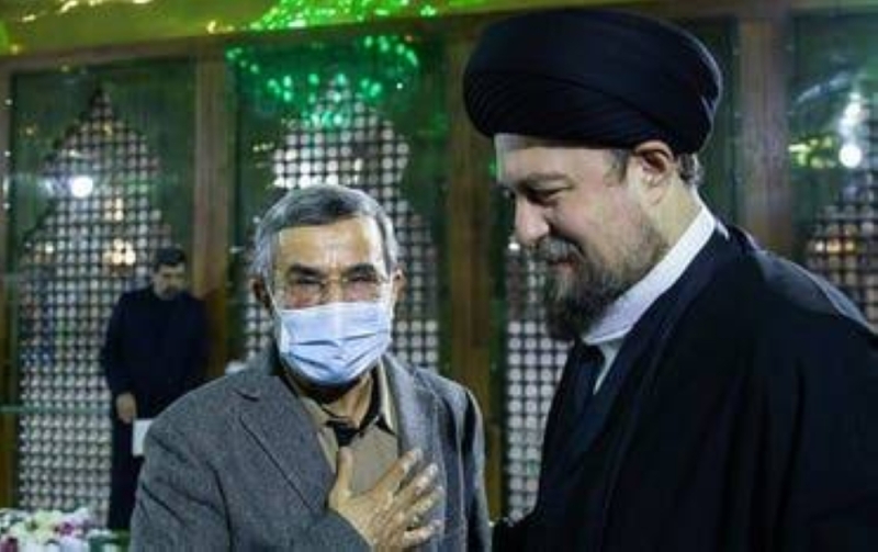 بعد اختفائه لعدة أشهر..شاهد : أحمدي نجاد في أحدث ظهور بملامح غريبة وكدمات على وجهه