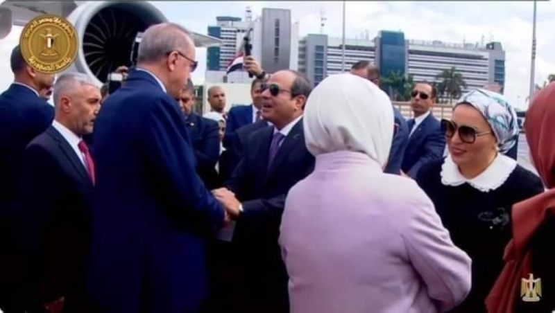لأول مرة منذ 11 عاما.. شاهد: أردوغان يصل إلى مصر والسيسي يستقبله