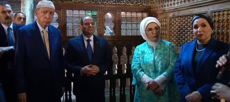 شاهد: السيسي‬⁩ يصطحب ⁧‫أردوغان‬⁩ في زيارة إلى مسجد وضريح الإمام الشافعي في ⁧‫القاهرة‬⁩  
‏