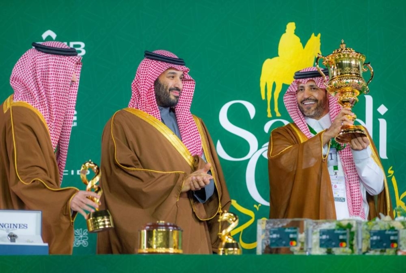 بالفيديو: ولي العهد‬⁩ الأمير محمد بن سلمان يتوج الفائزين بـ ⁧‫كأس السعودية‬⁩ 2024
