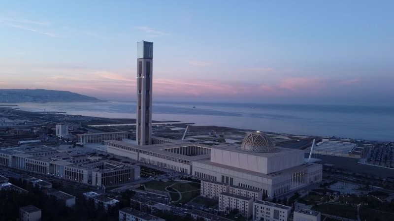 بالصور.. افتتاح ثالث أكبر مسجد في العالم بالجزائر.. والكشف عن تكلفته التي أثارت الجدل