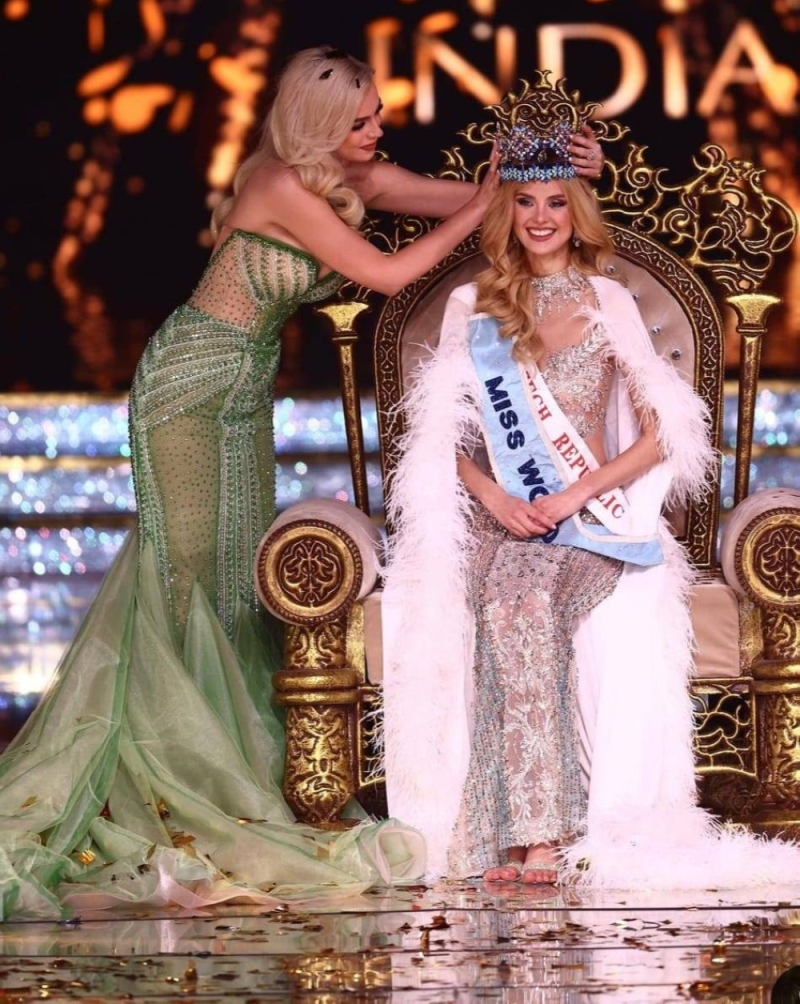 بالصور ..شاهد: تشيكية تتوج ملكة جمال العالم لـ 2024 ولبنانية وصيفة أولى