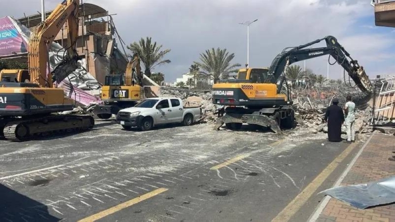 أول تعليق من بلدية خميس مشيط حول سبب سقوط جسر للمشاة