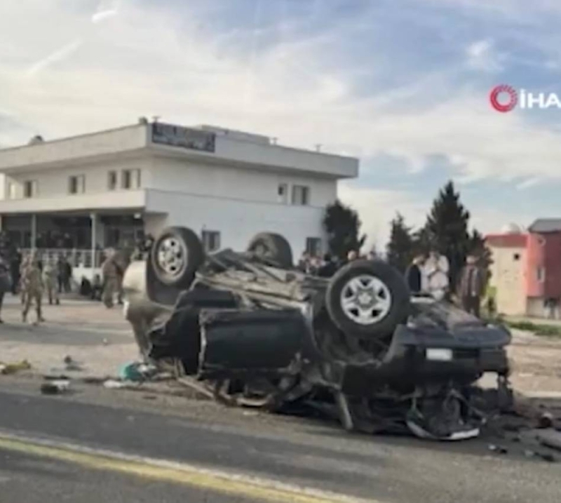 بالصور: مقتل أحد حراس أردوغان وإصابة 3 آخرين بعد تعرض الموكب لحادث مميت  خلال جولته في ولاية شرناق