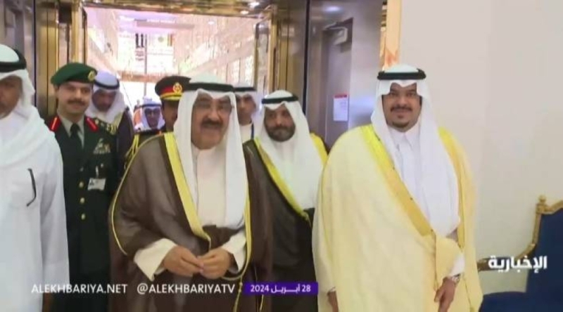 شاهد : أمير الكويت الشيخ مشعل الأحمد الصباح يصل إلى الرياض لحضور المنتدى الاقتصادي العالمي