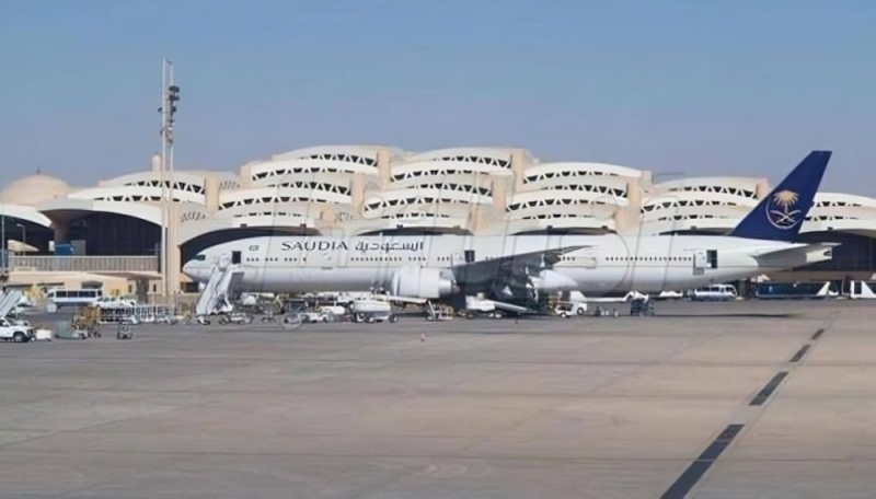 بيان من مطار الملك خالد بشأن انحراف طائرة عن المدرج الرئيسي أثناء هبوطها