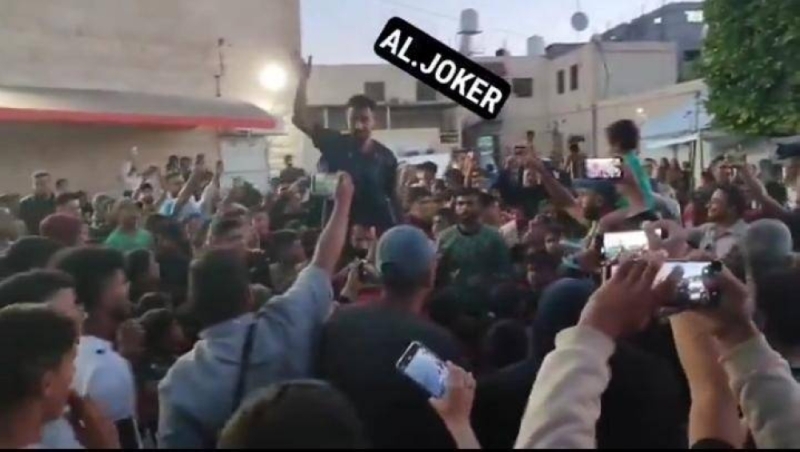 شاهد : احتفال الفلسطينيين في رفح بإطلاق النار في الهواء  بعد إعلان حركة حماس على مقترح التهدئة