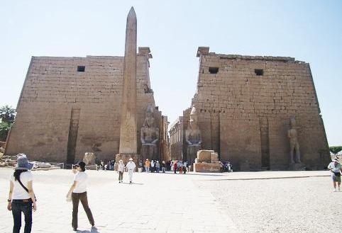 معابد الأقصر وأسوان: روائع معمارية تحكي قصص الآلهة - المستقبل والحفاظ على معابد الأقصر وأسوان