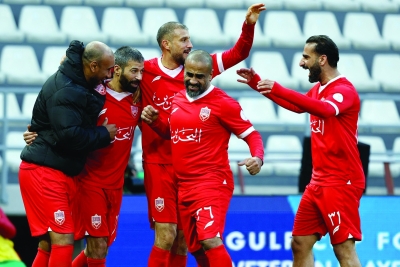 لاعبو منتخب البحرين يحتفلون عقب فوزهم على اليمن