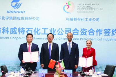 السعود والحجي مع زينغتاي وغوانغوو بعد توقيع الاتفاقية