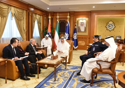 اليوسف مستقبلا السفير المصري