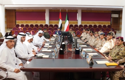 جانب من اجتماع اللجنة مع الوفد الإماراتي