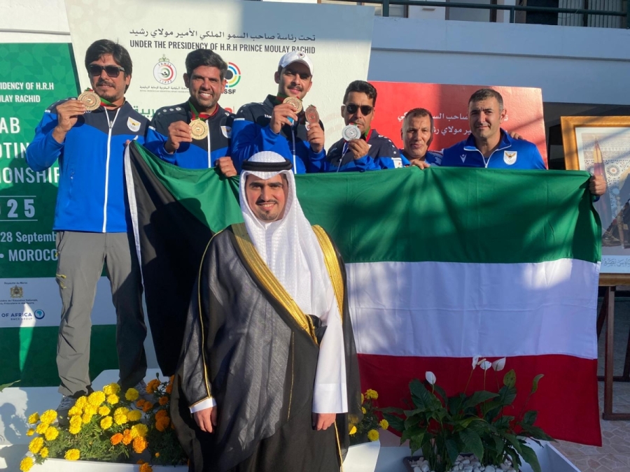 منتخب الكويت للرماية خلال تتويجه في البطولة العربية
