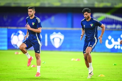 يوسف ناصر وحسن حمدان خلال تدريبات «الأزرق»