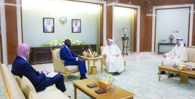 وزير الديوان ورئيس ديوان ولي العهد يستقبلان رئيس البعثة الإقليمية للصليب الأحمر