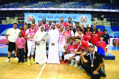 فريق الكويت على منصة التتويج