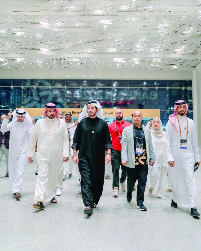 خالد آل خليفة وحسين المسلم يتفقدان صالة أرض المعارض