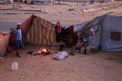 خيمة موقتة لفلسطينيين نازحين في خان يونس (أ ف ب)