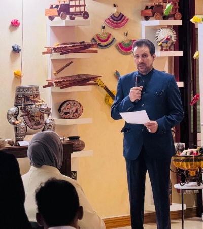 سفير جمهورية نيكاراغوا متحدثاً خلال المؤتمر