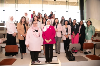 موظفات «برقان» مع الصالح وقيصر وجمال خلال ورشة العمل