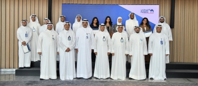 قيادات البنك مع الخريجين