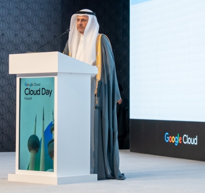 وزير الدولة لشؤون الاتصالات عمر سعود العمر