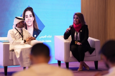 العيسى متحدثة خلال الملتقى