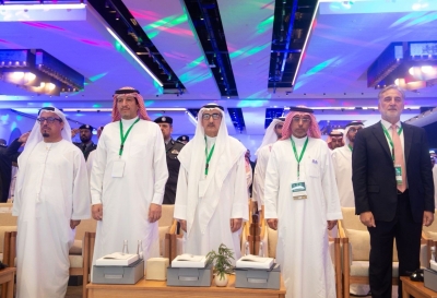 رئيس «نزاهة» عبدالعزيز الإبراهيم متوسطاً عدد من مسؤولي دول مجلس التعاون الخليجي