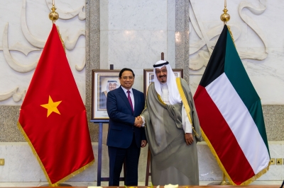 العبدالله مستقبلاً نظيره الفيتنامي