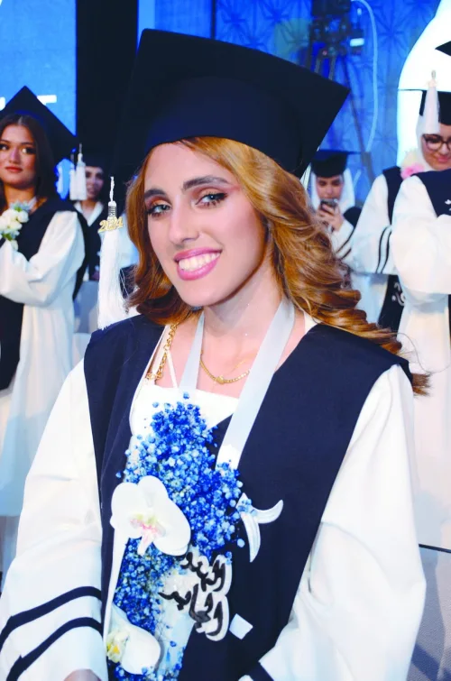 طالبات 'السالمية' و'أميمة بنت ربيعة' قطفن ثمار جهودهن ... تخرجاً