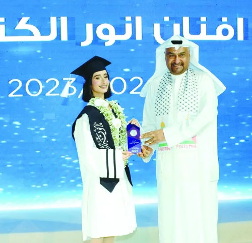 طالبات 'السالمية' و'أميمة بنت ربيعة' قطفن ثمار جهودهن ... تخرجاً