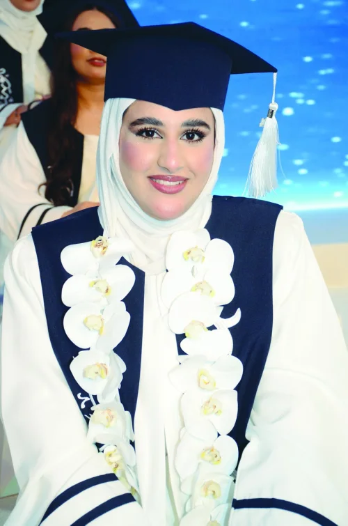 طالبات 'السالمية' و'أميمة بنت ربيعة' قطفن ثمار جهودهن ... تخرجاً