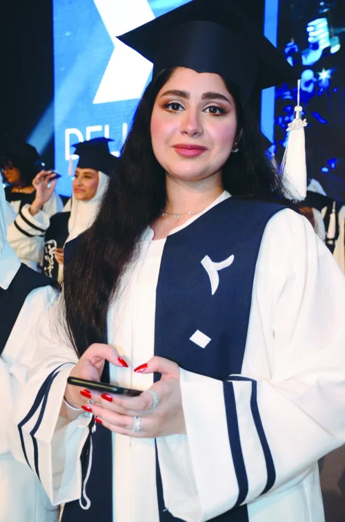 طالبات 'السالمية' و'أميمة بنت ربيعة' قطفن ثمار جهودهن ... تخرجاً