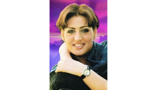 شكي دم دم' تعيد المعتزلة شمايل للغناء بعد اعتزال 25 عاما