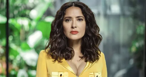 سلمى حايك 'وجه استثنائي' و'قوام' لم يمسه مشرط جراح