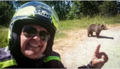 سيلفي قاتل.. سائح يوثق لحظاته الأخيرة قبل أن تفتك به دبة في رومانيا 2 سيلفي قاتل.. سائح يوثق لحظاته الأخيرة قبل أن تفتك به دبة في رومانيا