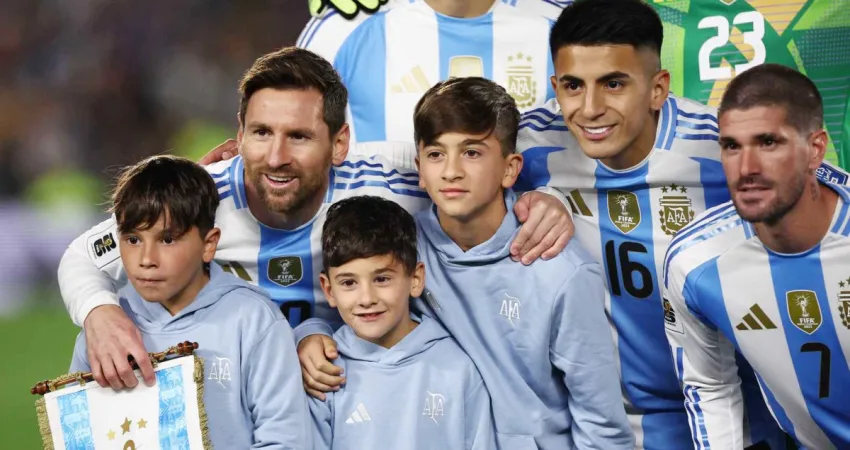 ميسي يودع الأرجنتين ويثير التكهنات