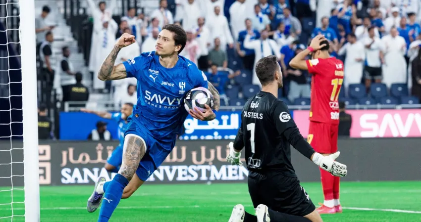 الهلال يتعثر أمام القادسية